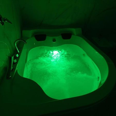 My Brilliant Home With Jacuzzi 2 Steps From St Toledo Neapel Exterior foto