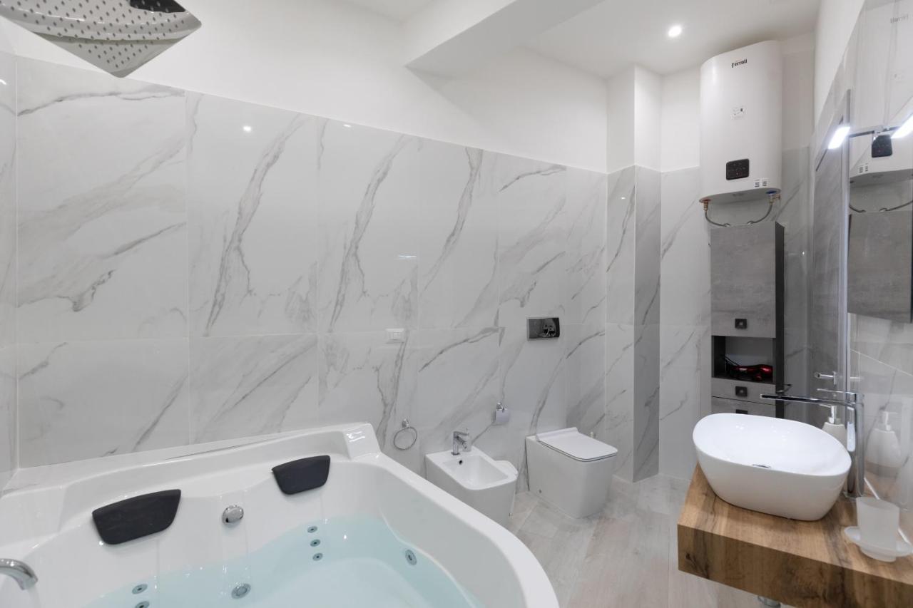 My Brilliant Home With Jacuzzi 2 Steps From St Toledo Neapel Exterior foto