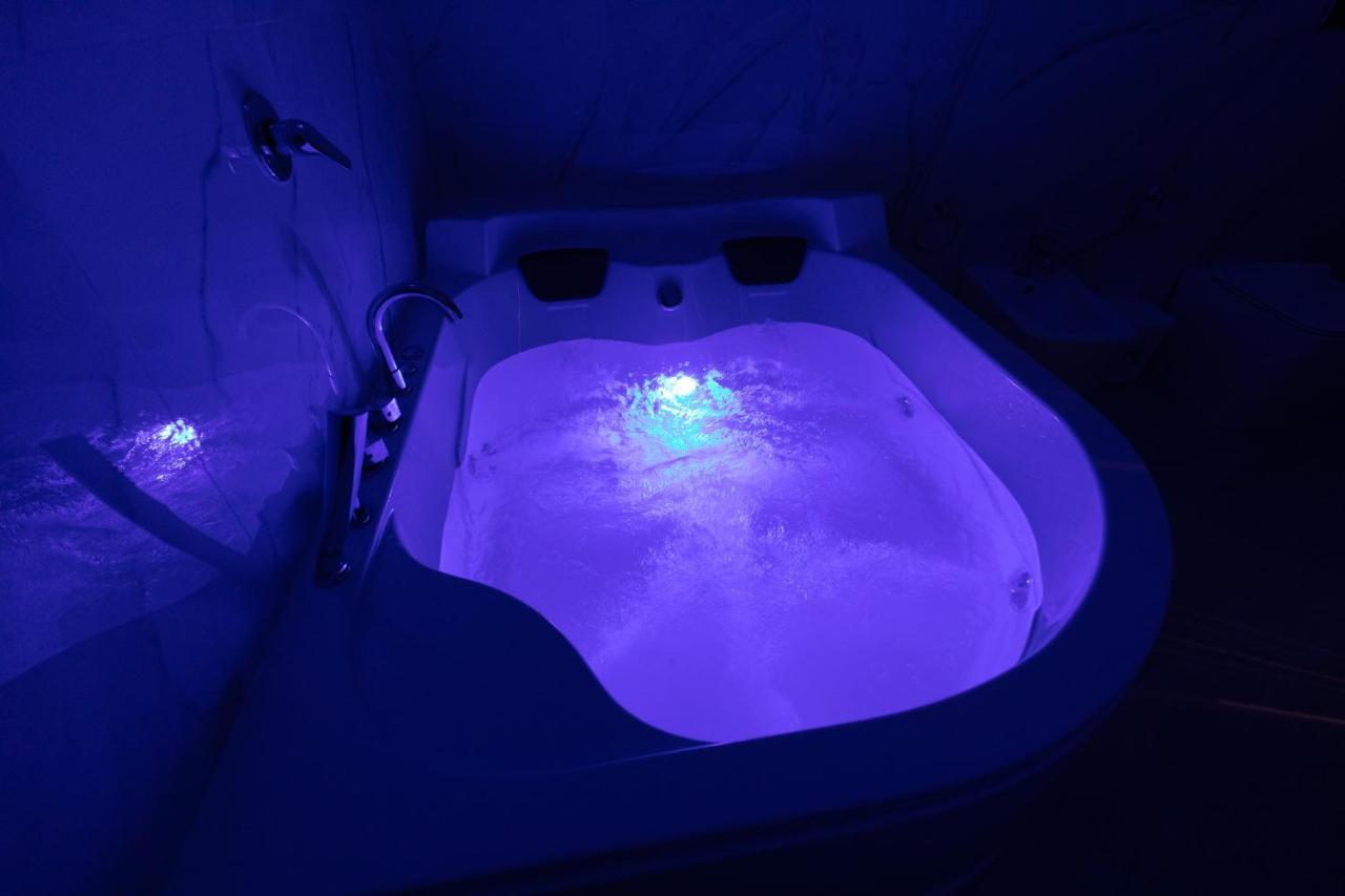 My Brilliant Home With Jacuzzi 2 Steps From St Toledo Neapel Exterior foto