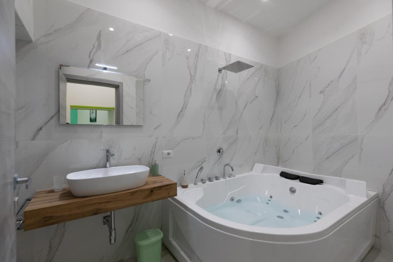 My Brilliant Home With Jacuzzi 2 Steps From St Toledo Neapel Exterior foto