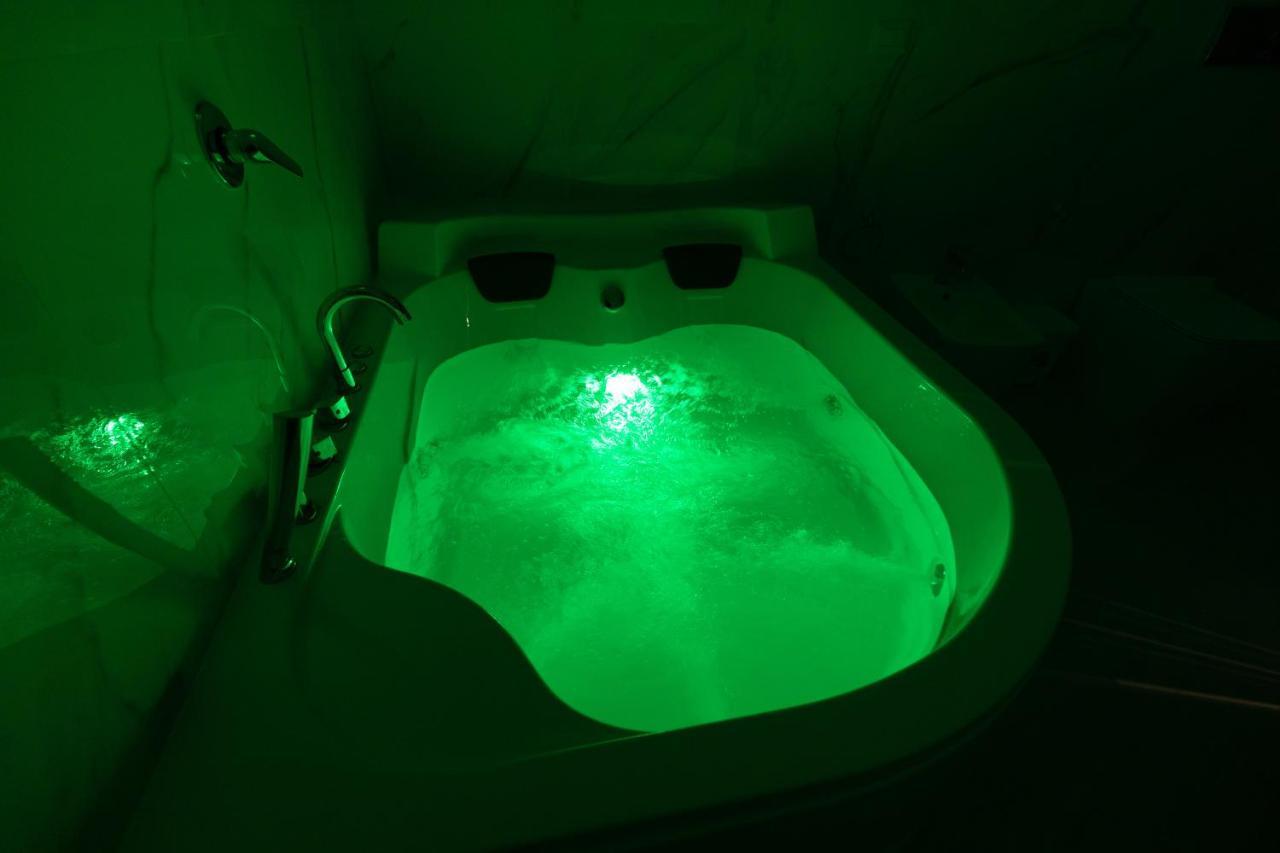 My Brilliant Home With Jacuzzi 2 Steps From St Toledo Neapel Exterior foto