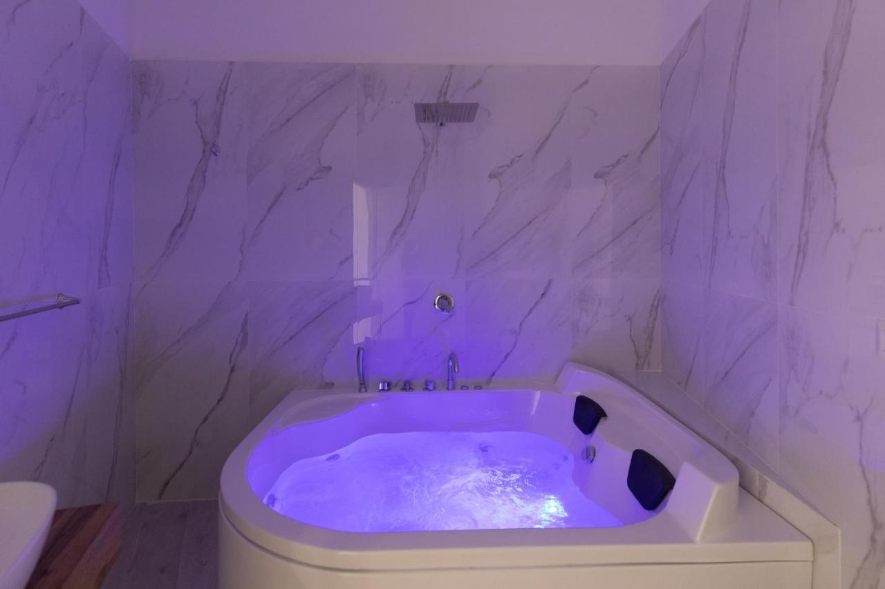 My Brilliant Home With Jacuzzi 2 Steps From St Toledo Neapel Exterior foto