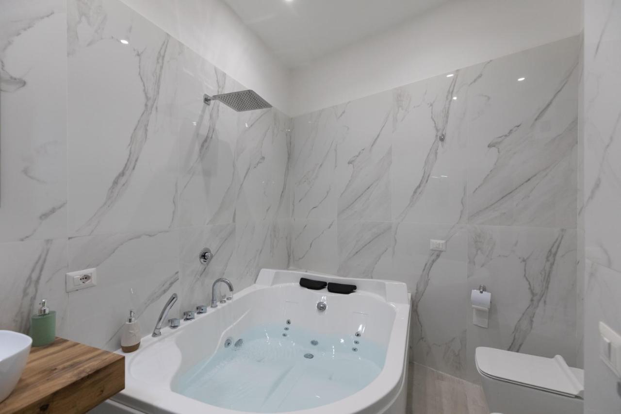 My Brilliant Home With Jacuzzi 2 Steps From St Toledo Neapel Exterior foto