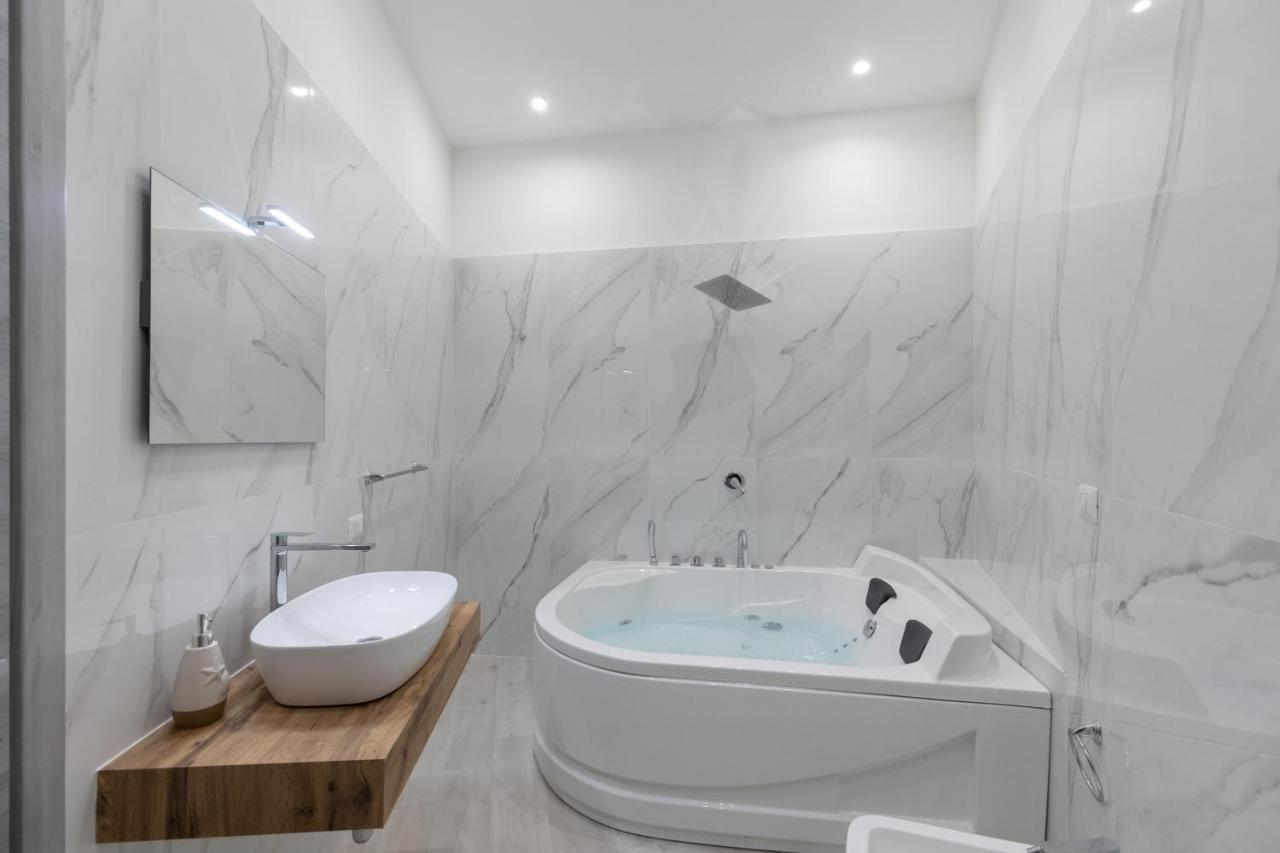 My Brilliant Home With Jacuzzi 2 Steps From St Toledo Neapel Exterior foto